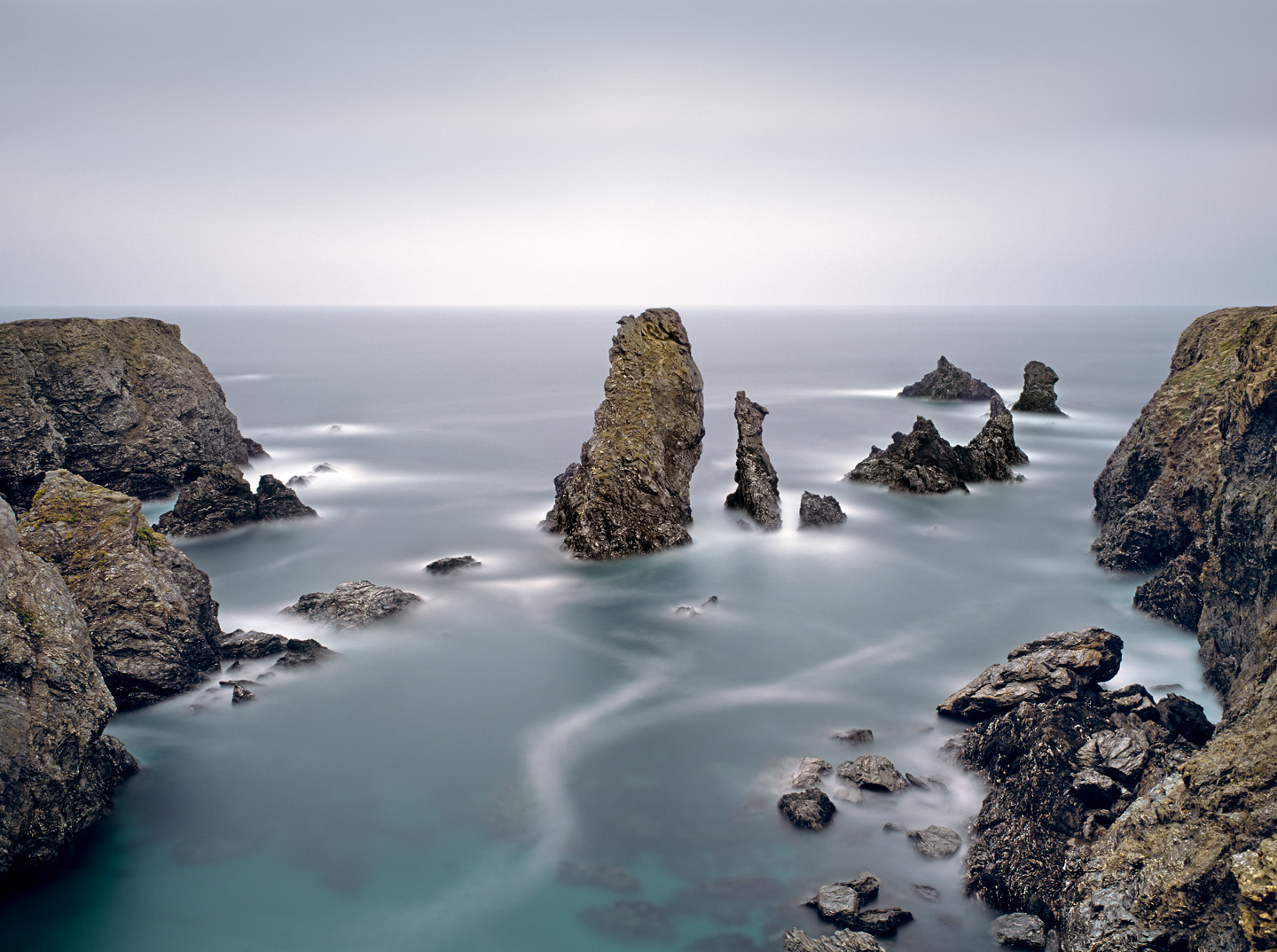 In seinem Langzeitprojekt Die Stille Landschaft präsentiert Herbert Böttcher Fotografien von europäischen Hochgebirgen und Küsten.